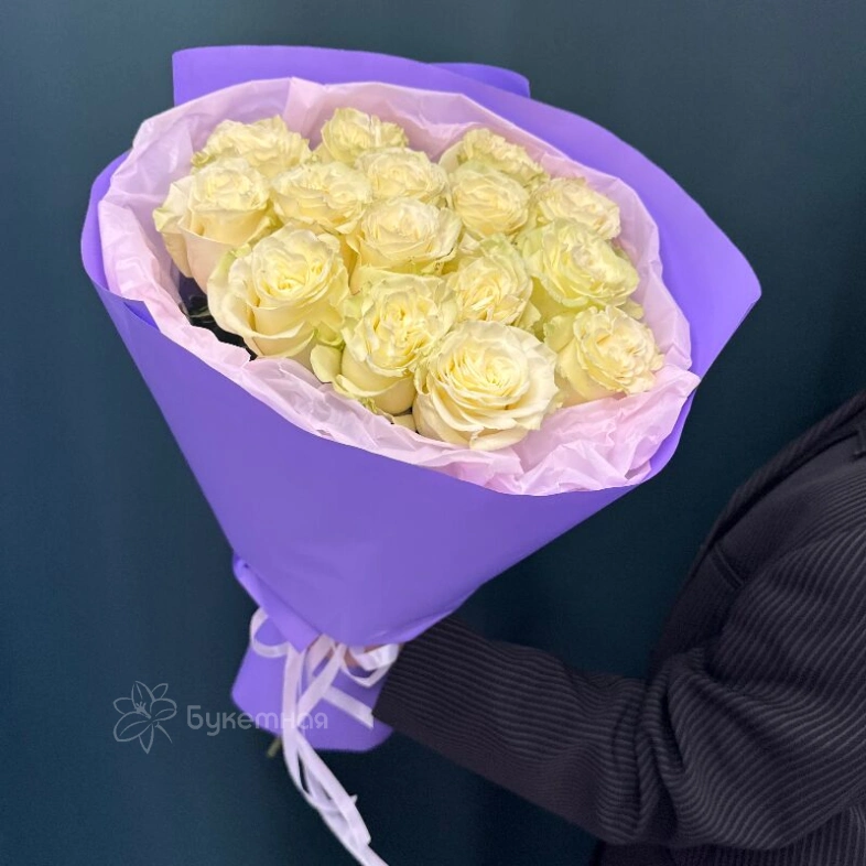 15 белых роз &laquo;Мондиал&raquo;