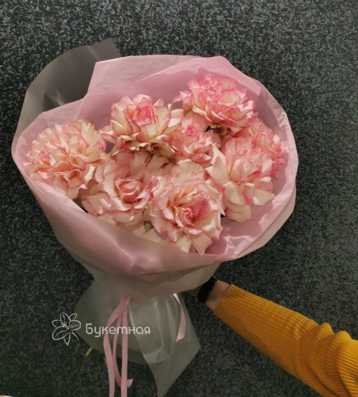 Букет &laquo;Эсперансе 7 роз&raquo;