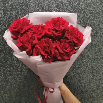 Букет «Эксплорер 7 роз»