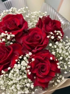Букет &laquo;7 роз Эксплоэр и гипсофила&raquo; 1