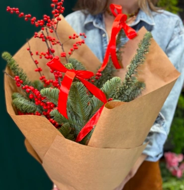 Букет «Зимний с нобилисом и илексом»