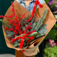 Букет &laquo;Зимний с нобилисом и илексом&raquo; 1