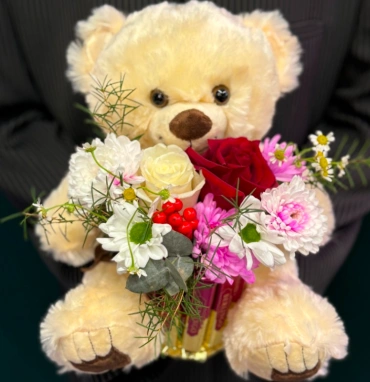 Композиция «Мишка с цветами»