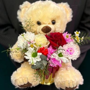 Композиция «Мишка с цветами»
