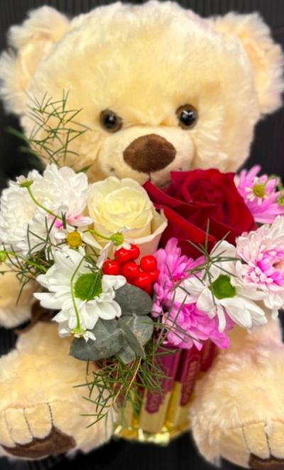 Композиция «Мишка с цветами»