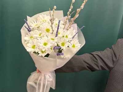 Букет «Верба и ромашки»