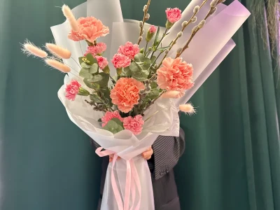 Букет «Верба и диантусы»