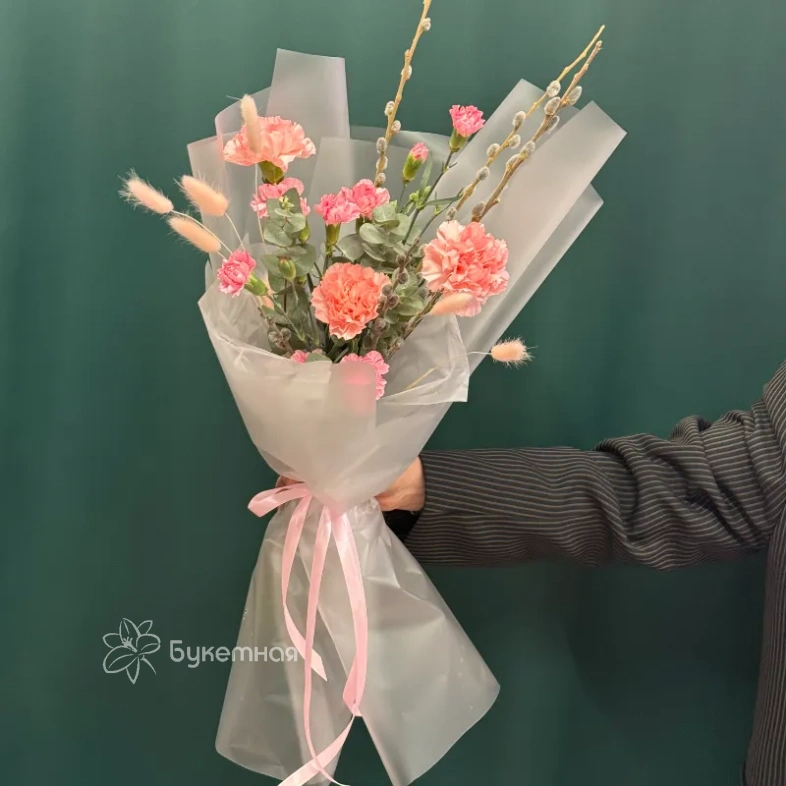 Букет &laquo;Верба и диантусы&raquo;