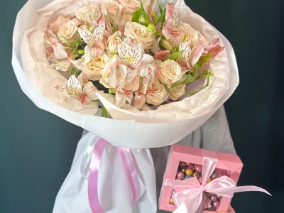 Букет «Комбо с кустовой розой»