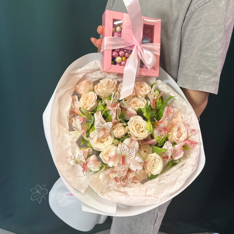 Букет &laquo;Комбо с кустовой розой&raquo;